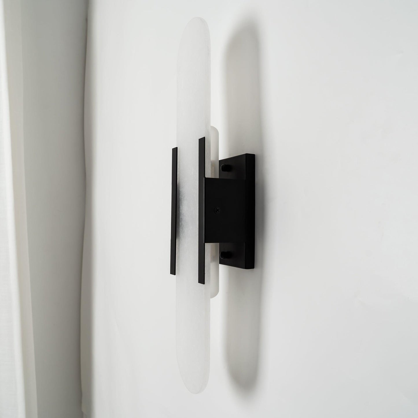 Lights & Brights Vertical Alabaster Stone Wall Sconce – Metal & Stone
