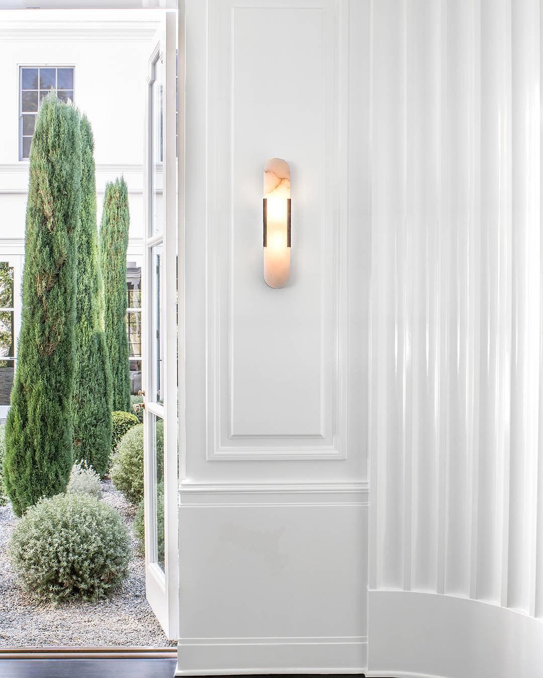 Lights & Brights Vertical Alabaster Stone Wall Sconce – Metal & Stone