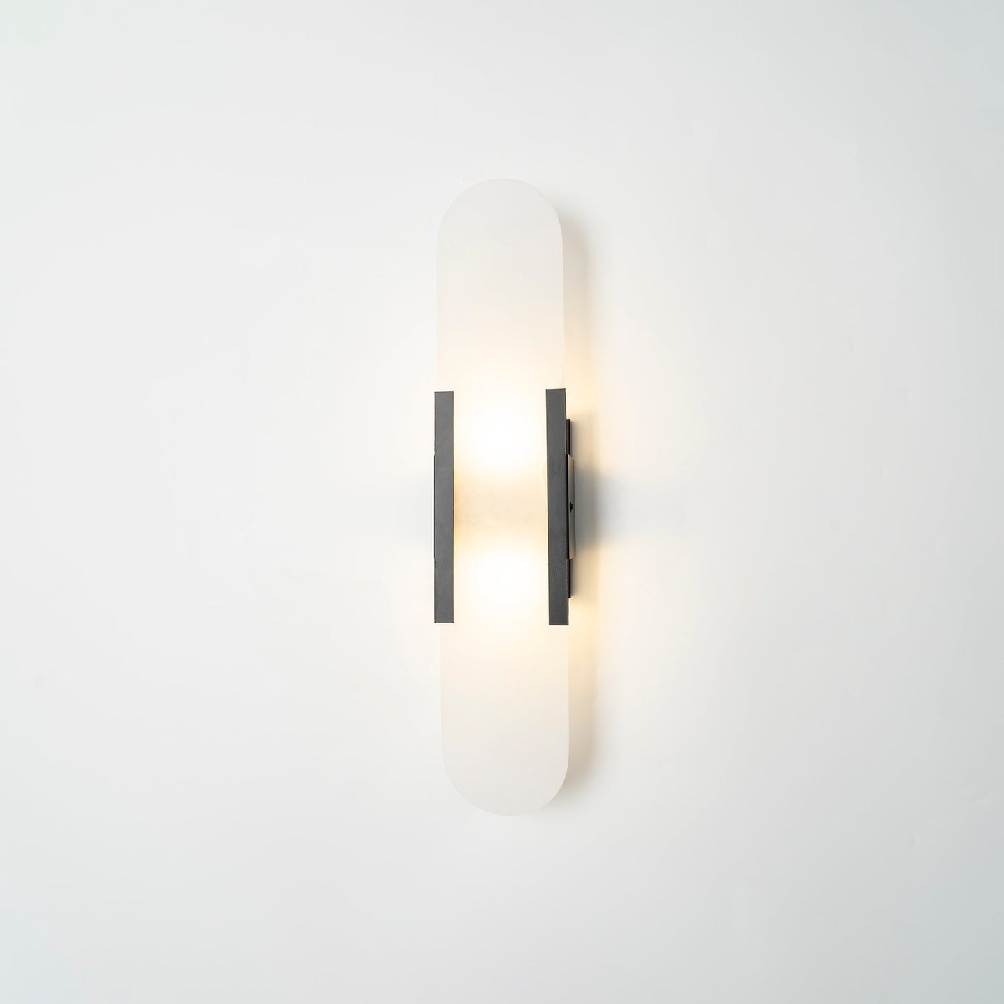 Lights & Brights Vertical Alabaster Stone Wall Sconce – Metal & Stone