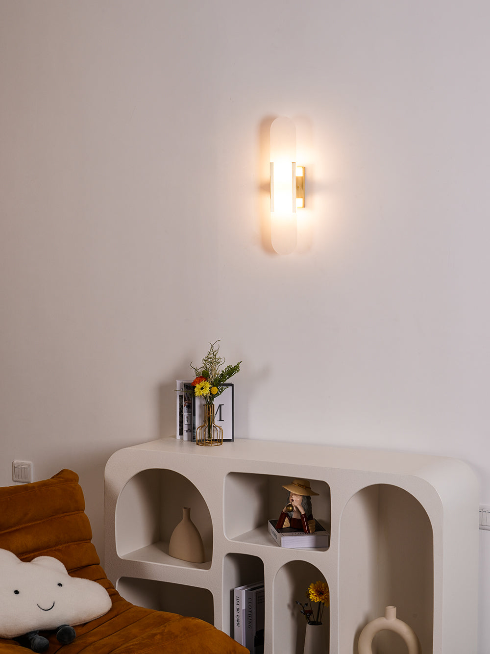 Lights & Brights Vertical Alabaster Stone Wall Sconce – Metal & Stone
