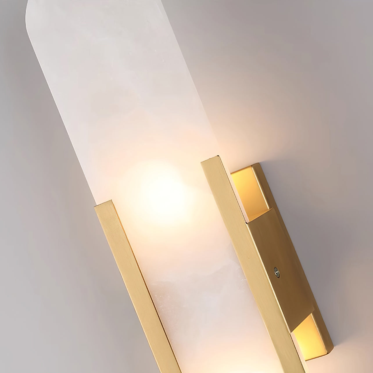 Lights & Brights Vertical Alabaster Stone Wall Sconce – Metal & Stone