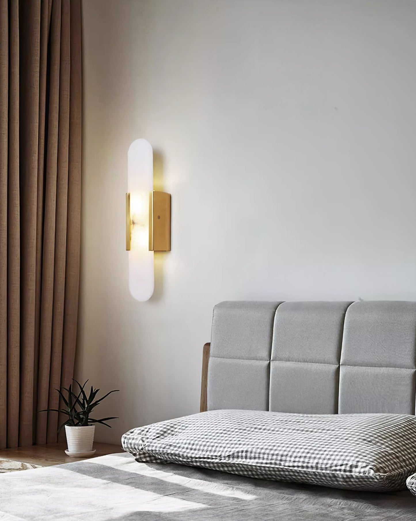 Lights & Brights Vertical Alabaster Stone Wall Sconce – Metal & Stone
