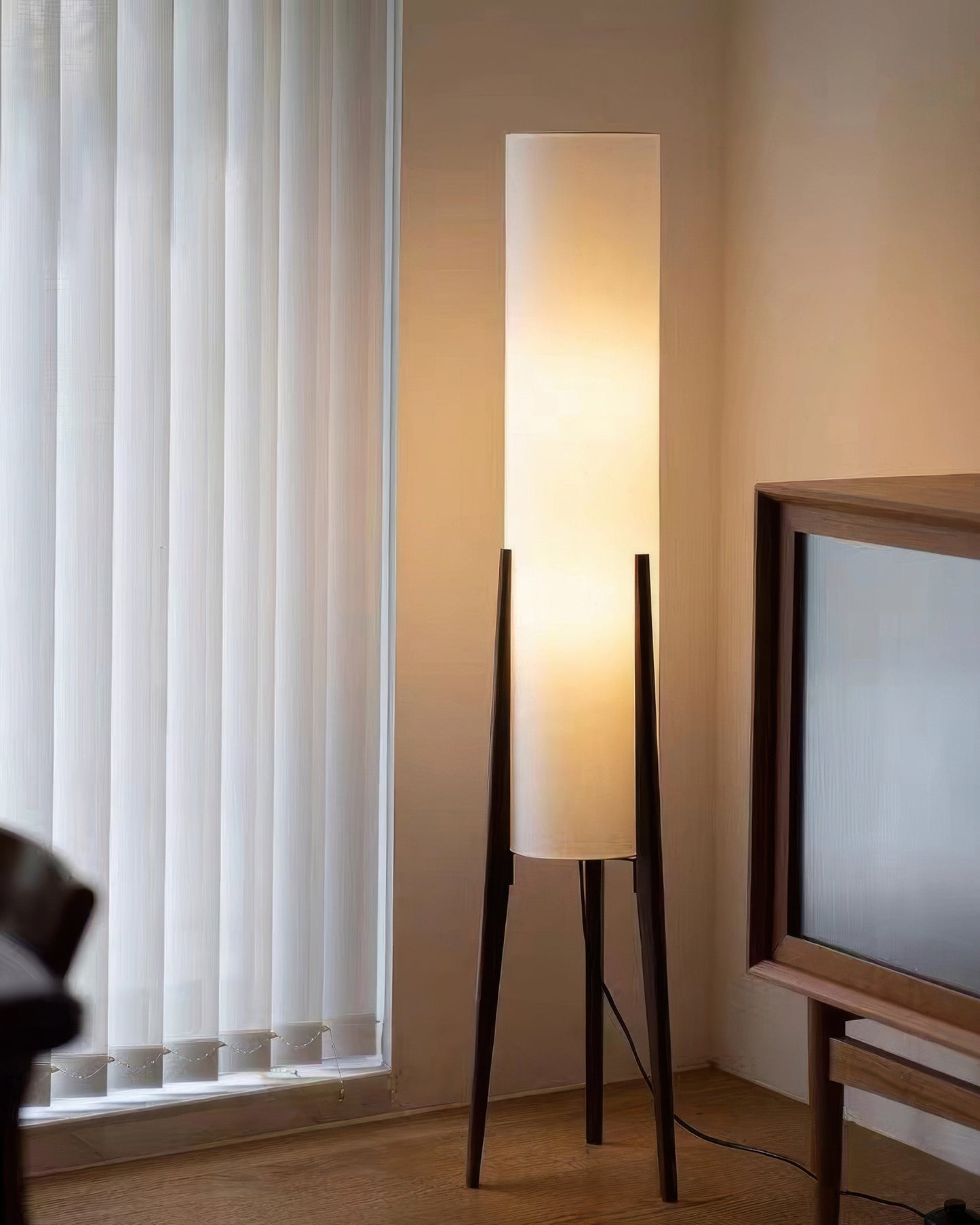 Lights & Brights Mid-Century Modern Floor Lamp – Walnut & Fabric